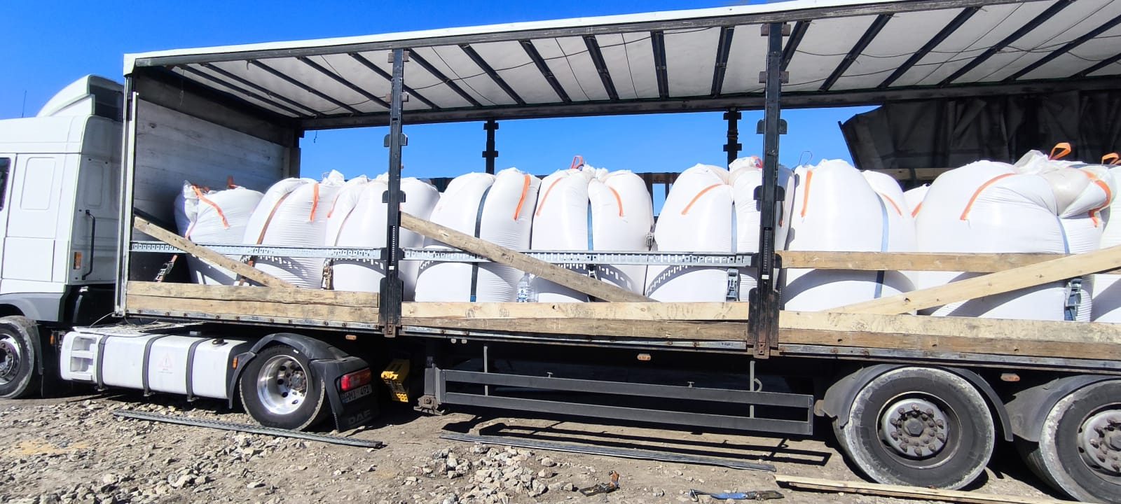 Big bag truck loading
